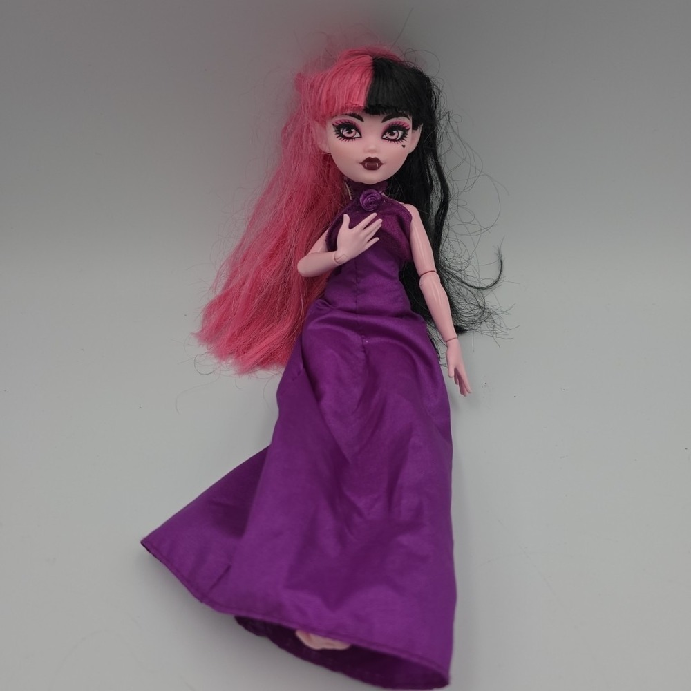 Monster High Ghoul Spirit Dracula Fearleader 2021 Gen 3 With Dress